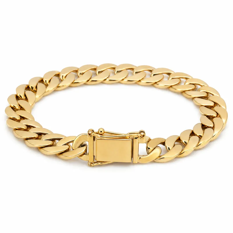 Ein flaches Panzerarmband aus Gelbgold, zu einem Oval gelegt, auf weissem Grund